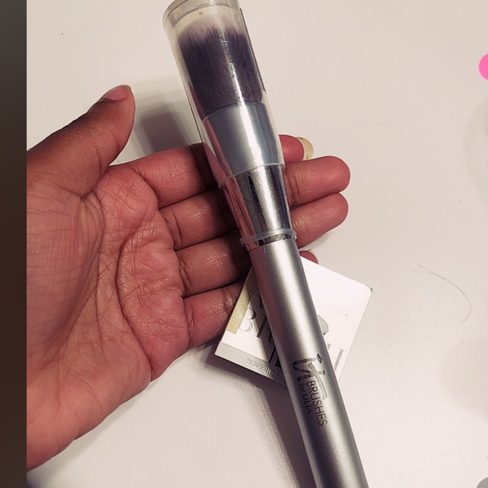 New IT Cosmetic Brush